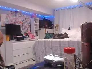 Realdiamonddoll  live sex cam