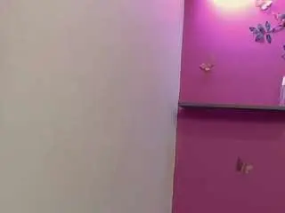 Skinnybarbie022  live sex cam