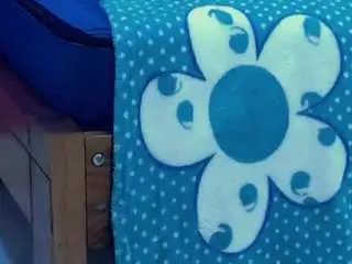 Skinnybarbie022  live sex cam