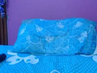 Skinnybarbie022  live sex cam