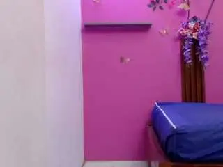Skinnybarbie022  live sex cam
