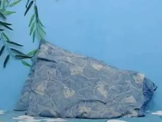 Skinnybarbie022  live sex cam