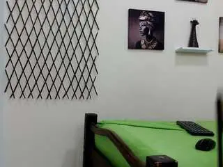 Skinnybarbie022  live sex cam