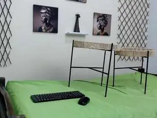 Skinnybarbie022  live sex cam