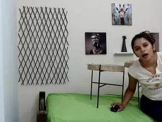 Skinnybarbie022  live sex cam