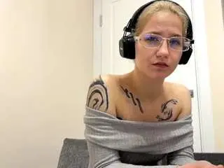 Emabraatz  live sex cam