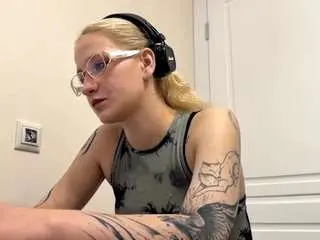 Emabraatz  live sex cam