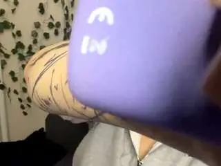 Emabraatz  live sex cam