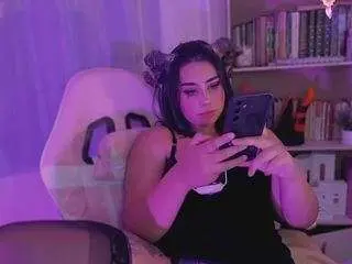Nicolle-cavill  live sex cam