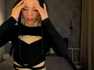 Nikki-doll  live sex cam