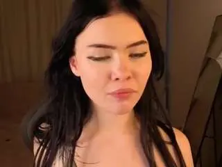 Nikki-doll  live sex cam