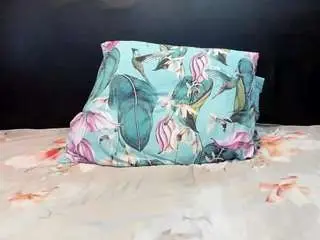 Ultrachick  live sex cam