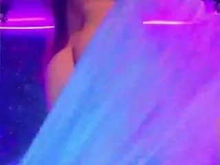 Trixiedoescamcam  live sex cam