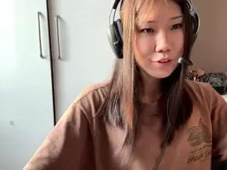 Earlinevichidvongsa  live sex cam