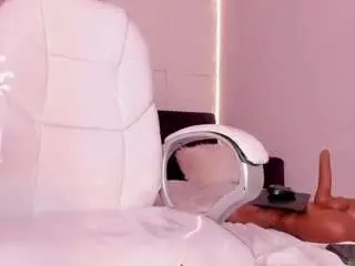 Lovelyeyess  live sex cam