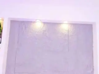 Lovelyeyess  live sex cam