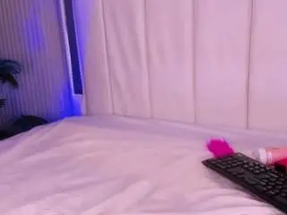 Lovelyeyess  live sex cam