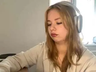 Carlyspees  live sex cam