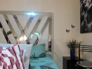Candy-skyy  live sex cam