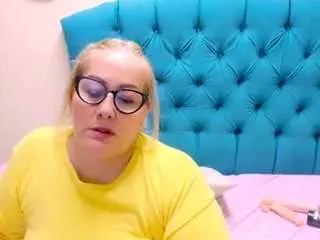 Nayla-garner  live sex cam