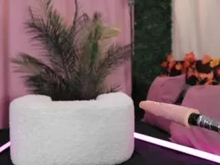 Webpetite  live sex cam