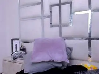 Aurorahoney32  live sex cam