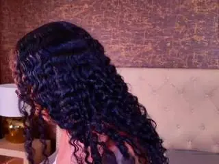 Kinsleybrown  live sex cam