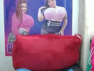Wonderfulltitys-mia  live sex cam