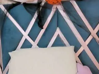 Sky-saenz  live sex cam