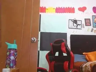 Saray-extrovert  live sex cam