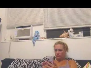 Koyoteej  live sex cam