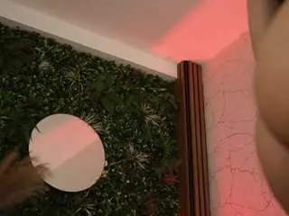 Sisi-on-dee  live sex cam