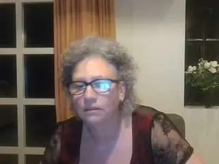 Blondecougar  live sex cam