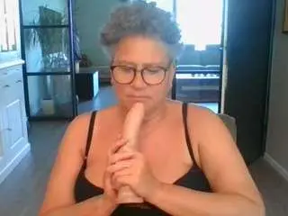 Blondecougar  live sex cam