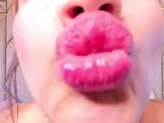 The-queens  live sex cam