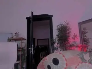 Mira0-0  live sex cam