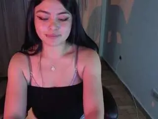 Leemoyalune  live sex cam