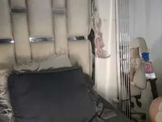 Chelaqueen1  live sex cam