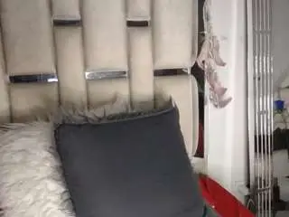 Chelaqueen1  live sex cam