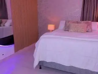 Viiolet-rosee  live sex cam