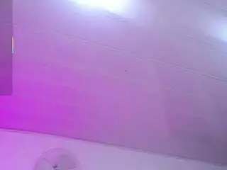 Cristal-horny19  live sex cam