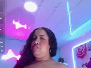 Cristal-horny19  live sex cam