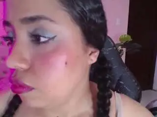 Cristal-horny19  live sex cam