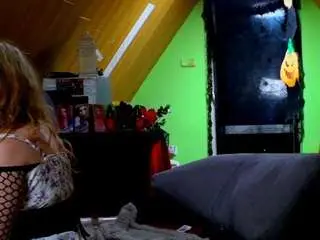 Naughtynatali  live sex cam