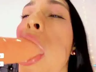 Doll-ssquirts  live sex cam