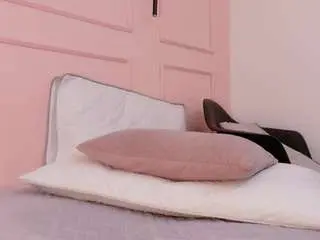 Mia-colllins  live sex cam