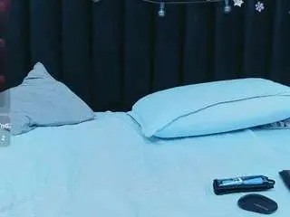 Hornybarelylegalgirl  live sex cam