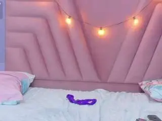 Hornybarelylegalgirl  live sex cam