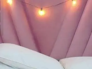 Hornybarelylegalgirl  live sex cam