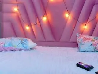 Hornybarelylegalgirl  live sex cam